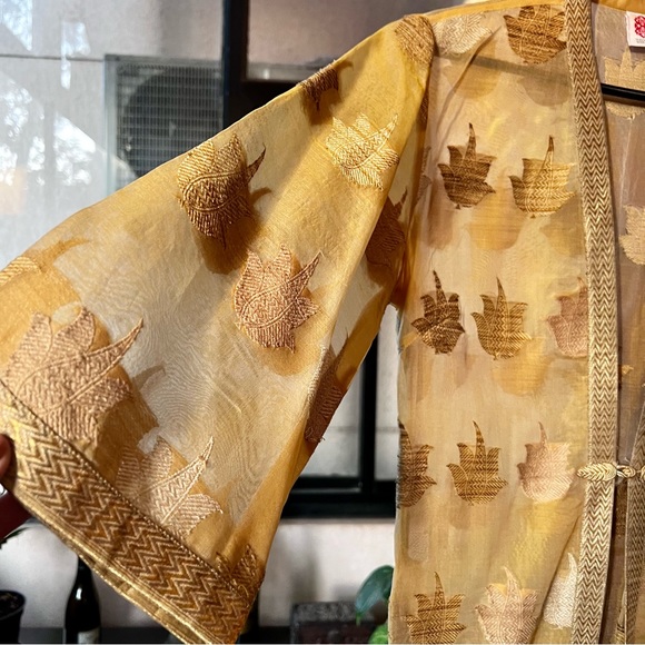 Gold organza jacket by designer Mallika Mathur with butas in size 14 - Picture 2 of 6
